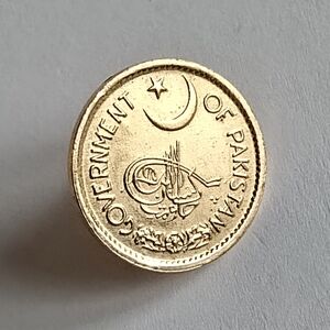 Vintage coin pin Pakistan Pakistani gold tone numismatic one pie 1956